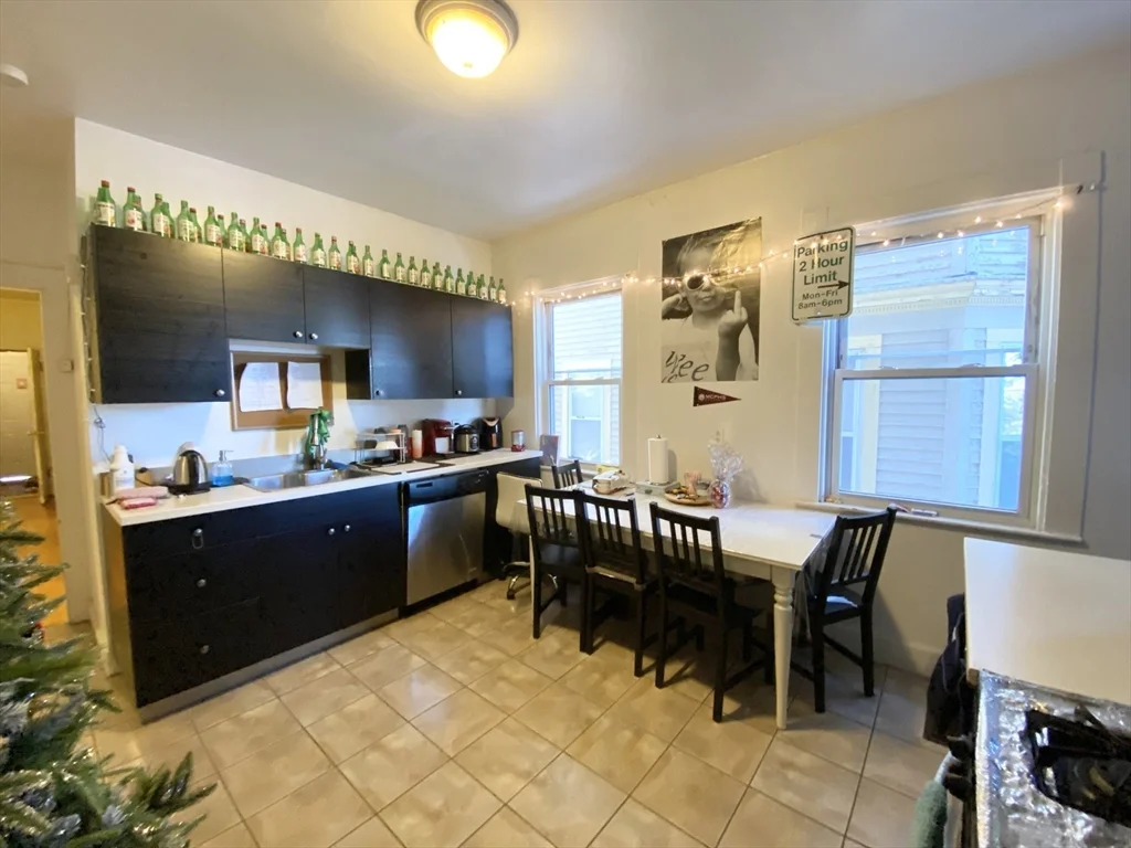 4 bed, 1 bath apartment for rent at 72 Calumet St Unit 1, Mission Hill — photo 1 of 8