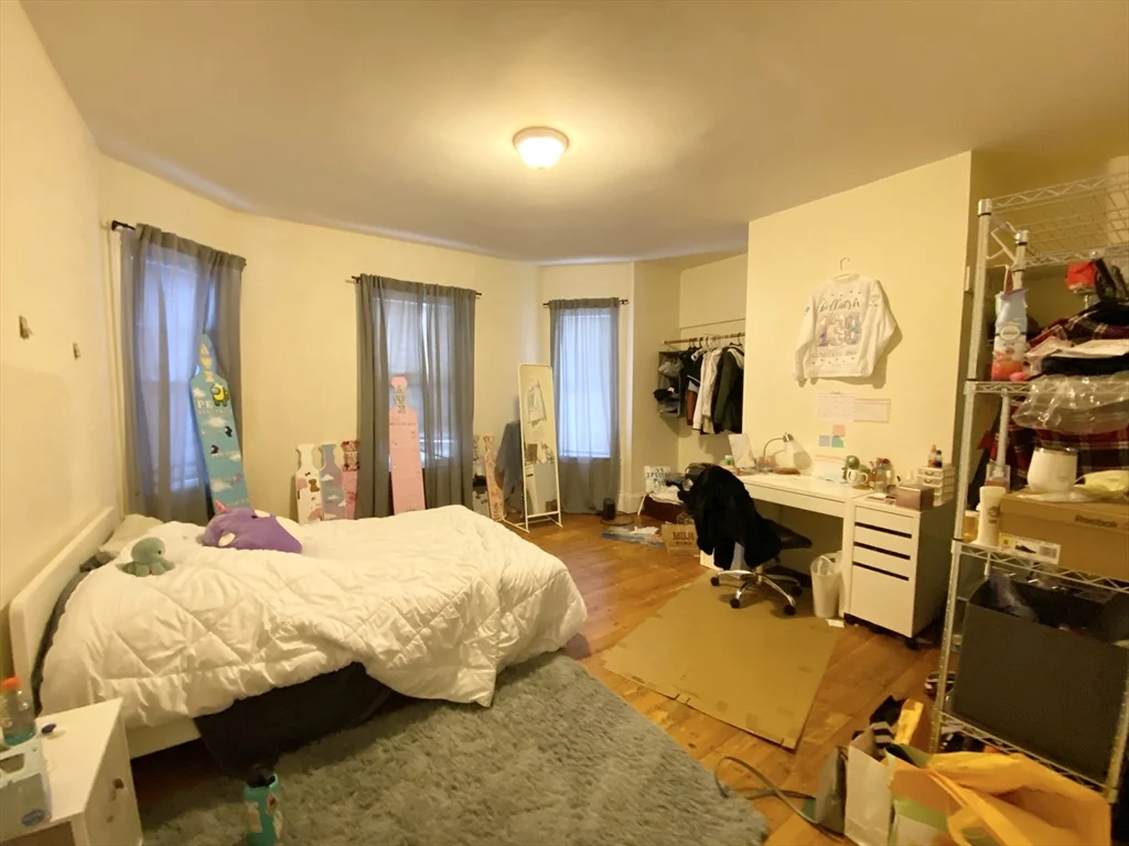 4 bed, 1 bath apartment for rent at 72 Calumet St Unit 1, Mission Hill — photo 5 of 8