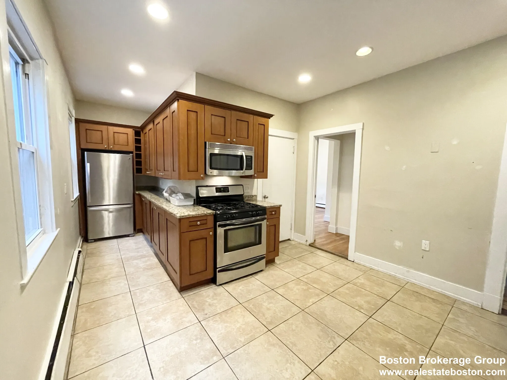 4 bed, 1 bath apartment for rent at 72 Calumet St Unit 2, Mission Hill — photo 2 of 5