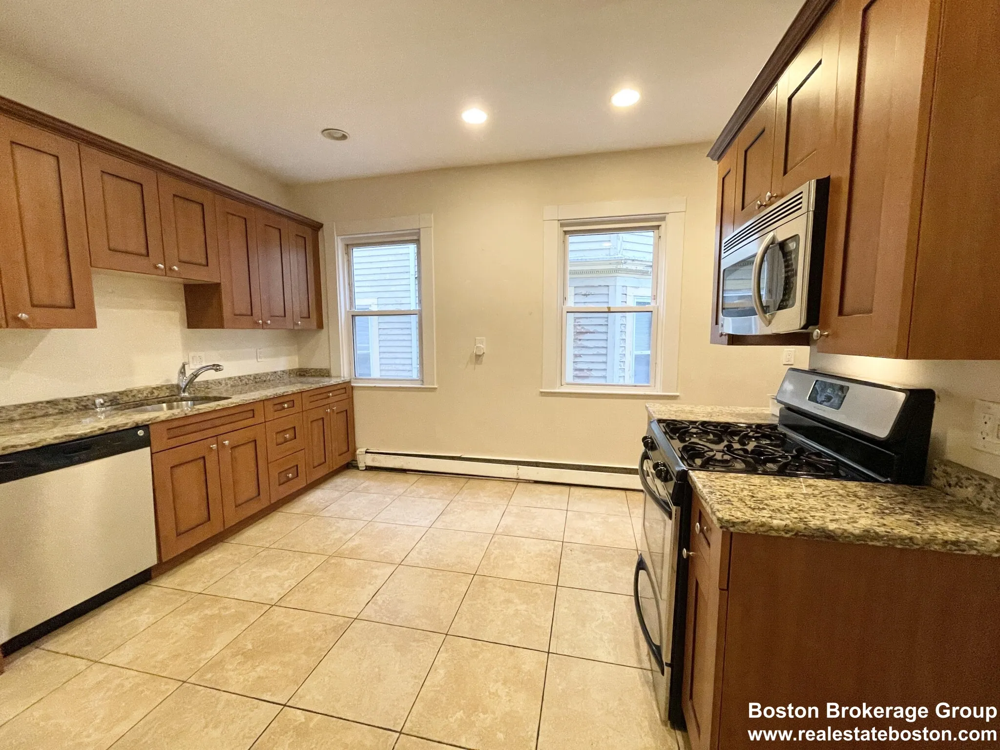 4 bed, 1 bath apartment for rent at 72 Calumet St Unit 2, Mission Hill — photo 1 of 5
