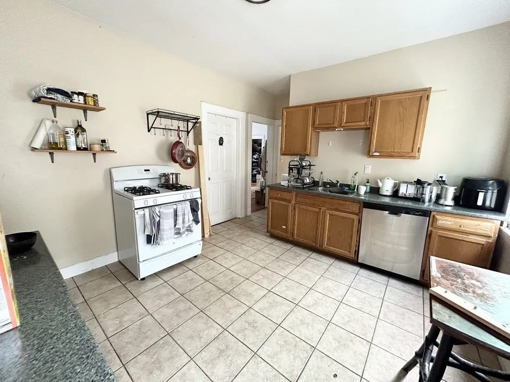 5 bed, 2 bath apartment for rent at 72 Calumet St Unit 3, Boston — photo 1 of 12