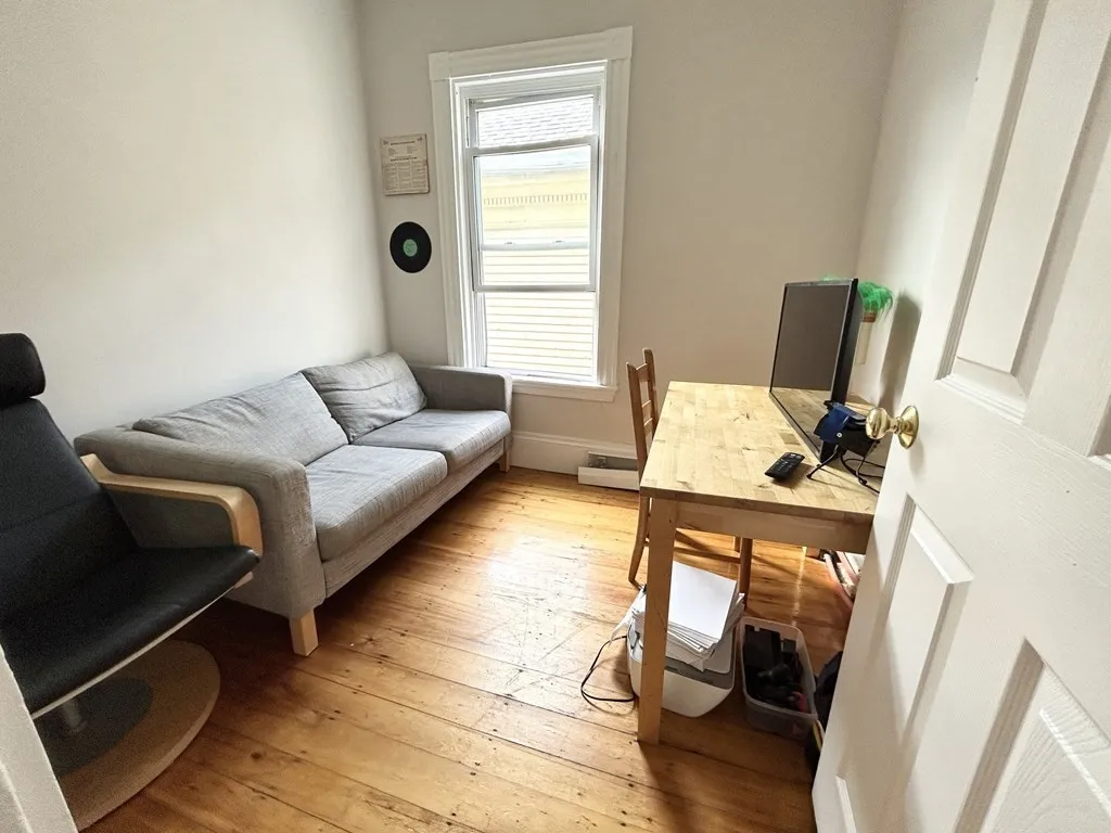 5 bed, 2 bath apartment for rent at 72 Calumet St Unit 3, Boston — photo 4 of 12