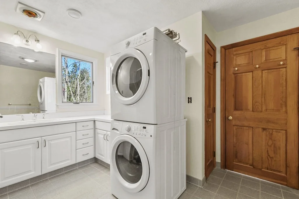 4 bed, 2 bath apartment for rent at 72 Cambridge Rd Unit 2, Woburn — photo 14 of 30