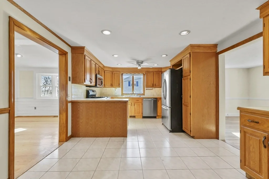 4 bed, 2 bath apartment for rent at 72 Cambridge Rd Unit 2, Woburn — photo 9 of 30