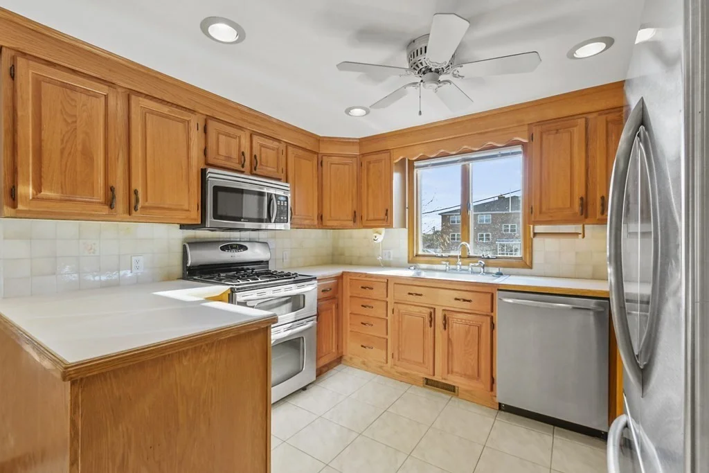 4 bed, 2 bath apartment for rent at 72 Cambridge Rd Unit 2, Woburn — photo 11 of 30