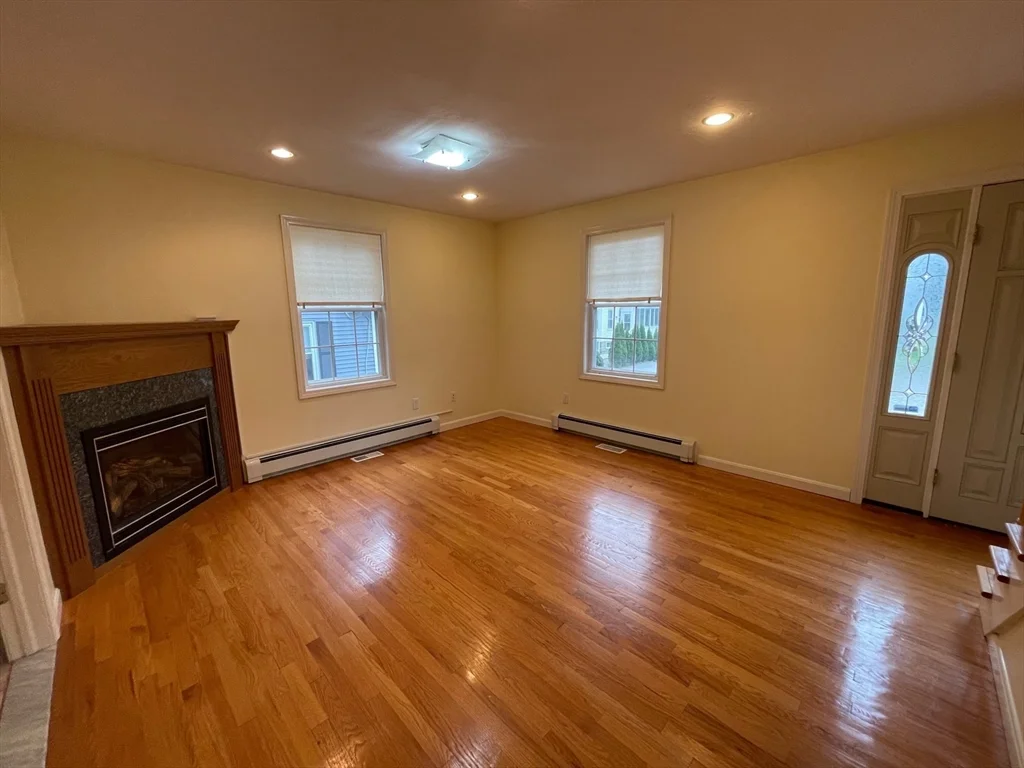 4 bed, 2 bath apartment for rent at 72 Cedar Rd N, Medford — photo 2 of 19
