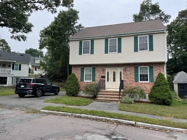 4 bed, 2 bath apartment for rent at 72 Cedar Rd N, Medford