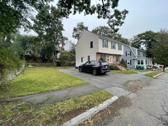 4 bed, 2 bath apartment for rent at 72 Cedar Rd N, Medford — photo 17 of 18