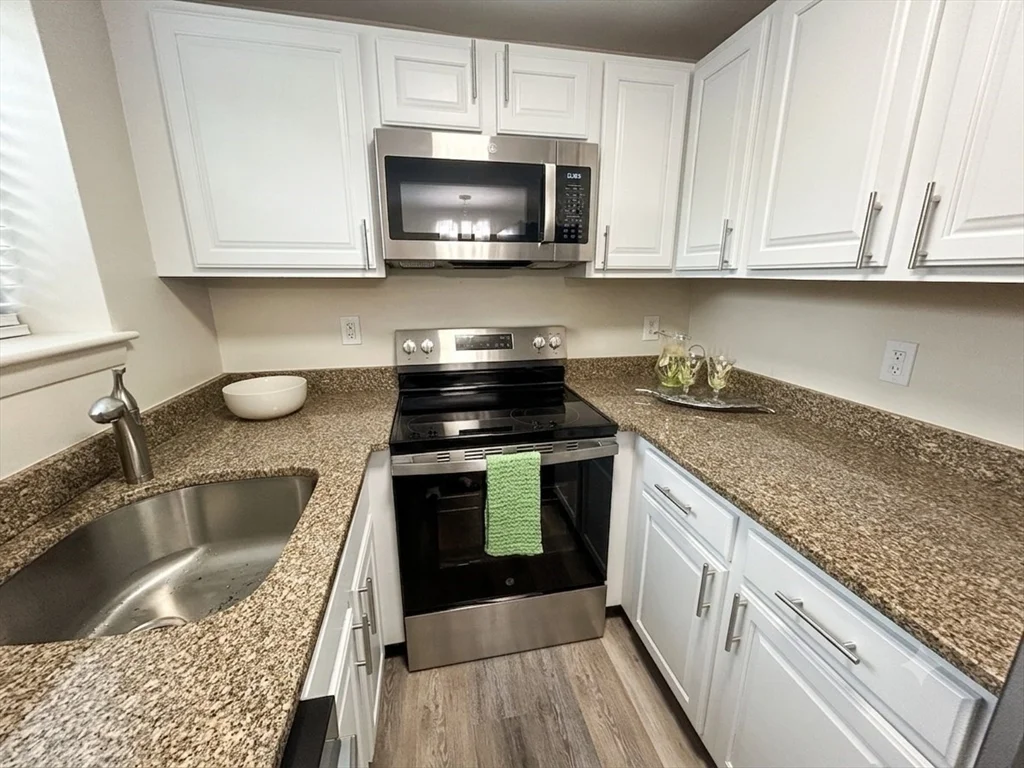 2 bed, 1 bath apartment for rent at 72 Charles River Rd Unit C, Waltham — photo 2 of 18
