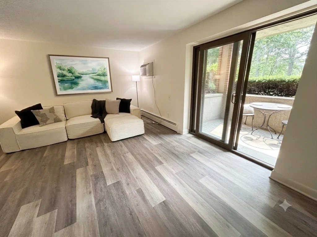 2 bed, 1 bath apartment for rent at 72 Charles River Rd Unit C, Waltham — photo 6 of 18