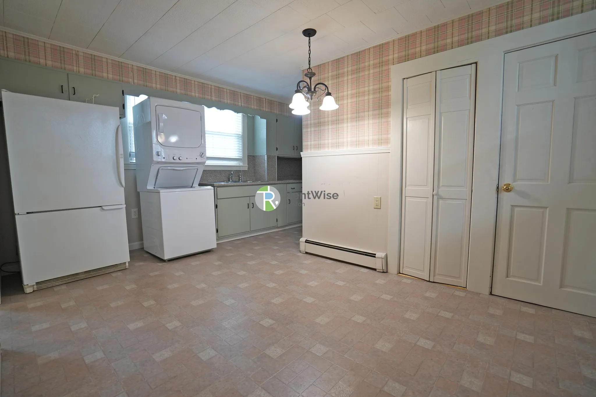 2 bed, 2 bath apartment for rent at 72 College Ave Unit 1, South Medford — photo 8 of 26