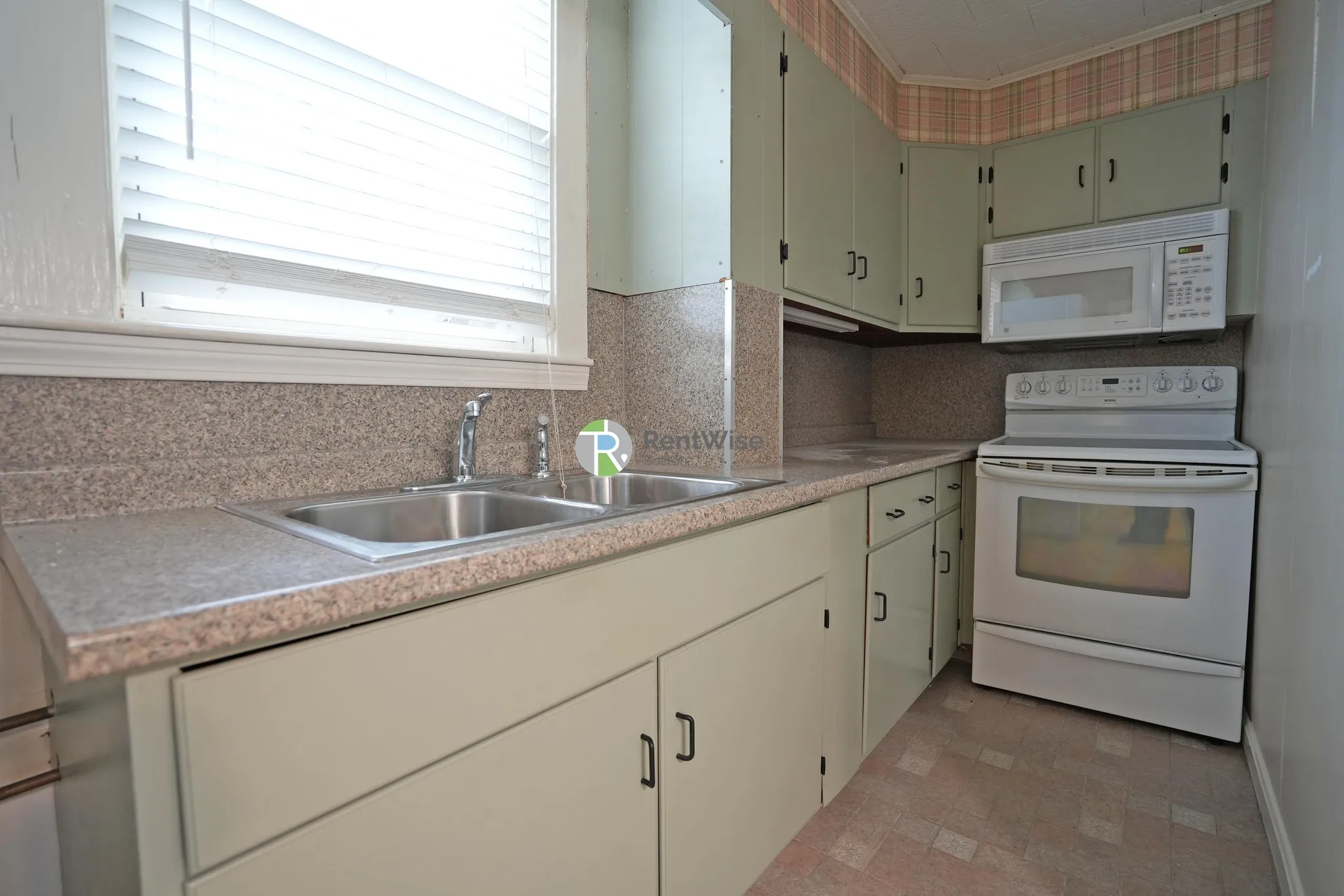 2 bed, 2 bath apartment for rent at 72 College Ave Unit 1, South Medford — photo 12 of 26