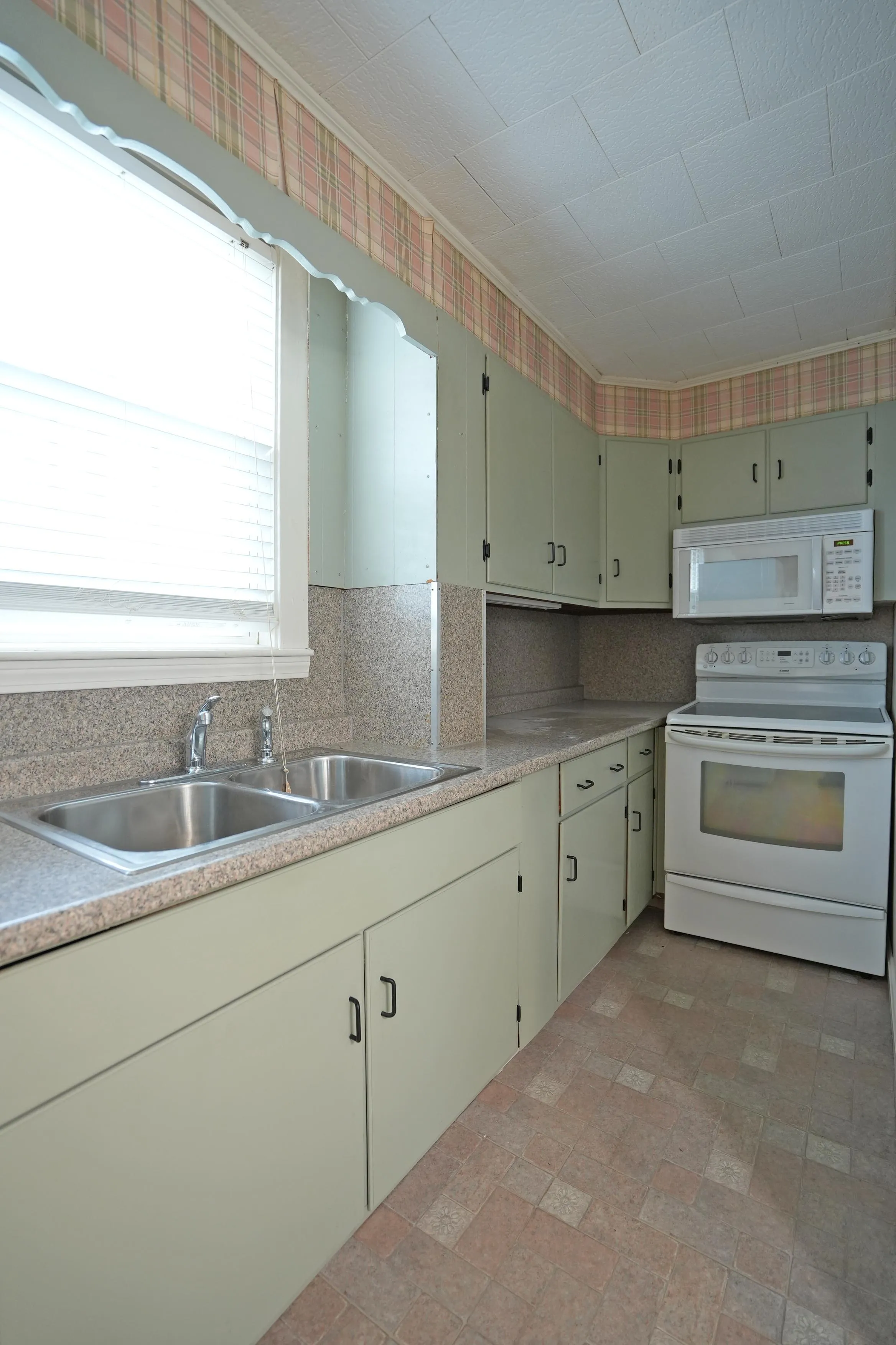 2 bed, 2 bath apartment for rent at 72 College Ave Unit 2, South Medford — photo 11 of 26