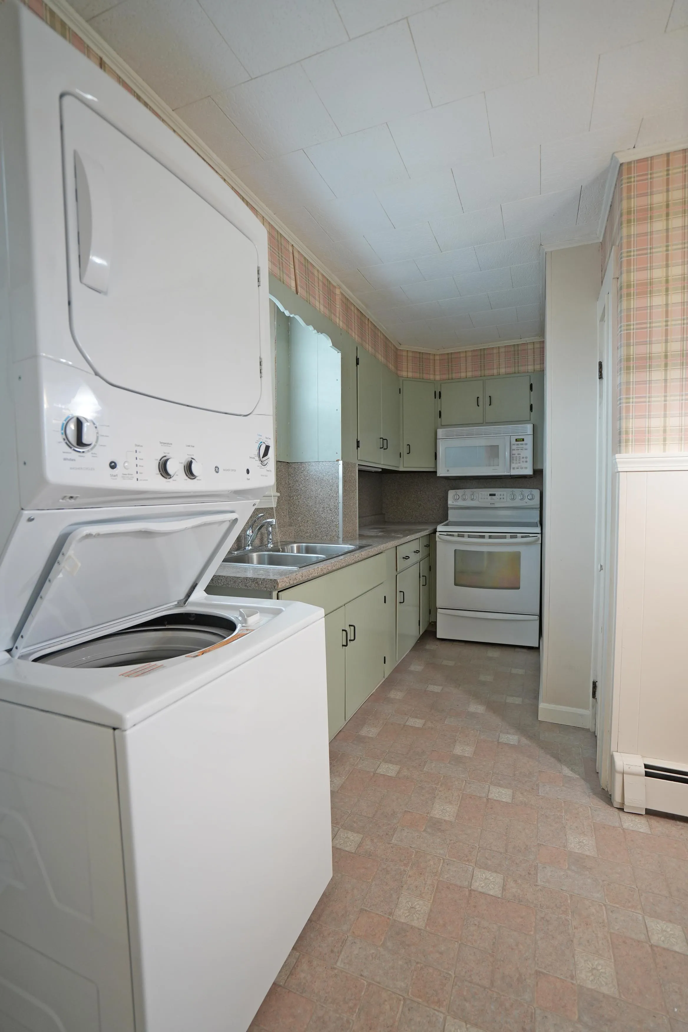 2 bed, 2 bath apartment for rent at 72 College Ave Unit 2, South Medford — photo 10 of 26
