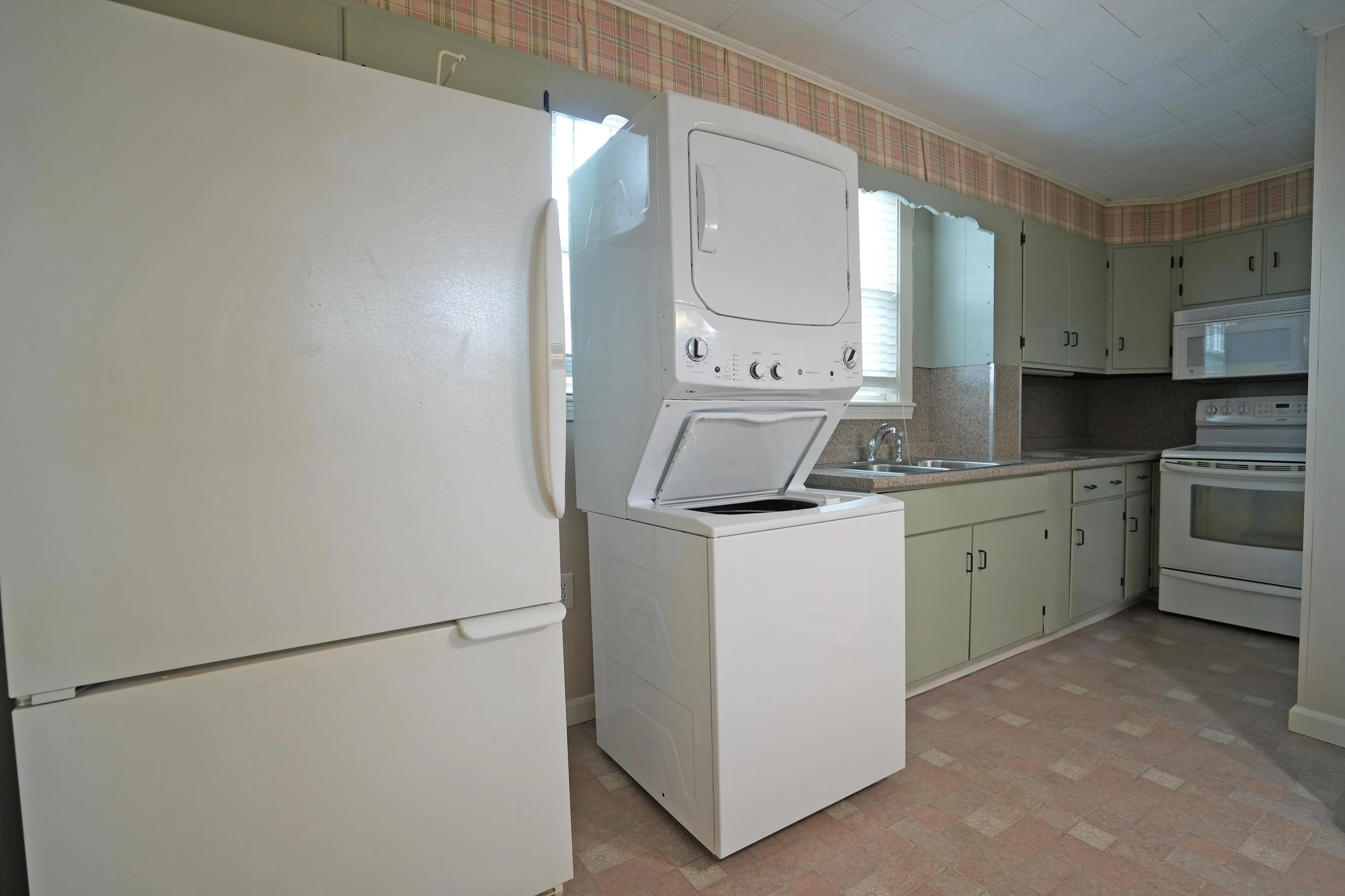 2 bed, 2 bath apartment for rent at 72 College Ave Unit 2, South Medford — photo 9 of 26