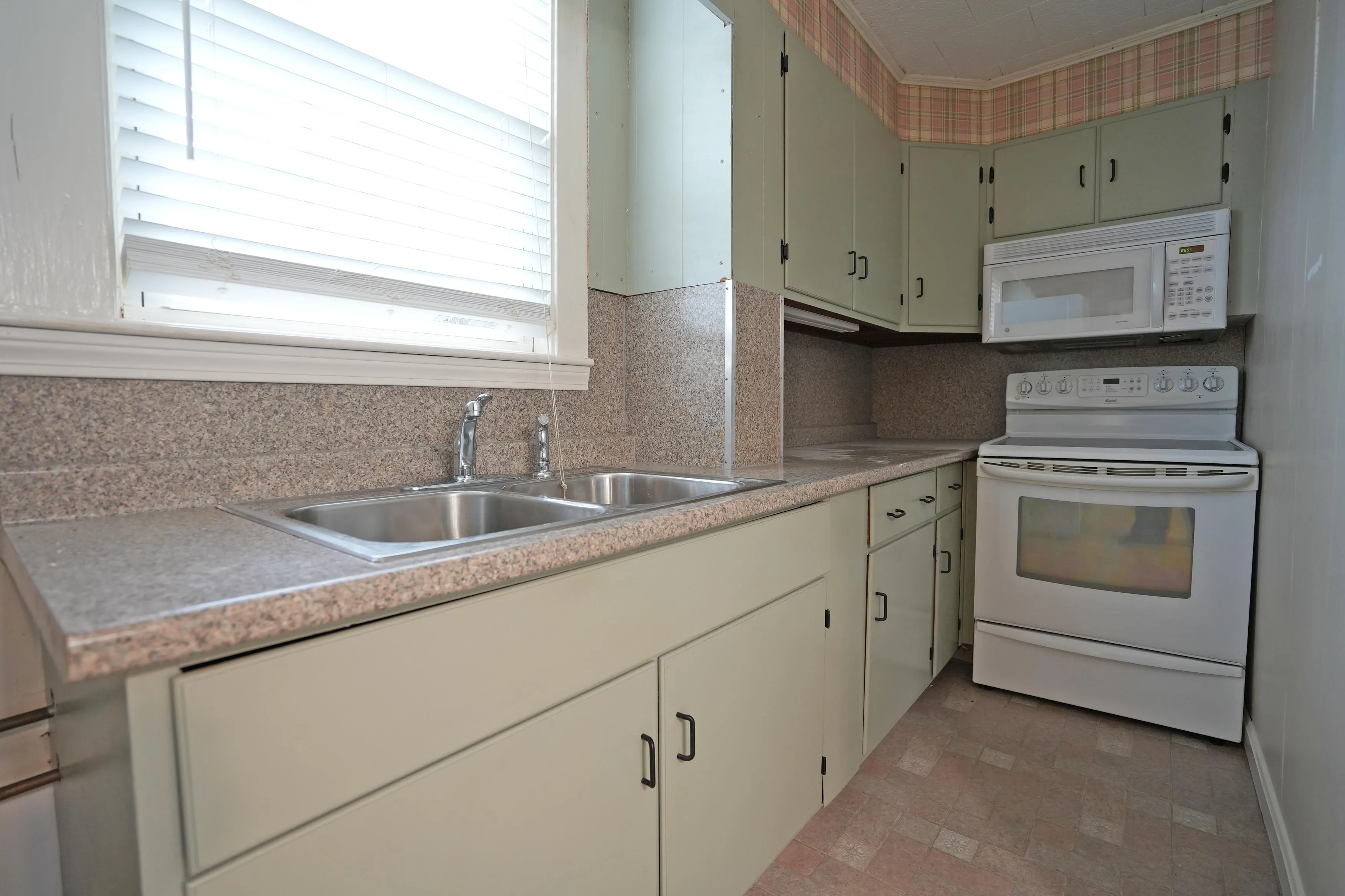 2 bed, 2 bath apartment for rent at 72 College Ave Unit 2, South Medford — photo 12 of 26