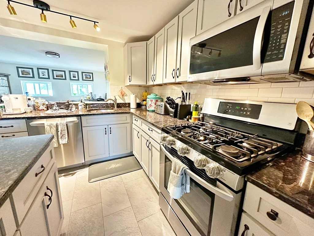 3 bed, 3 bath apartment for rent at 72 Cottage St Unit N/A, East Boston — photo 7 of 26