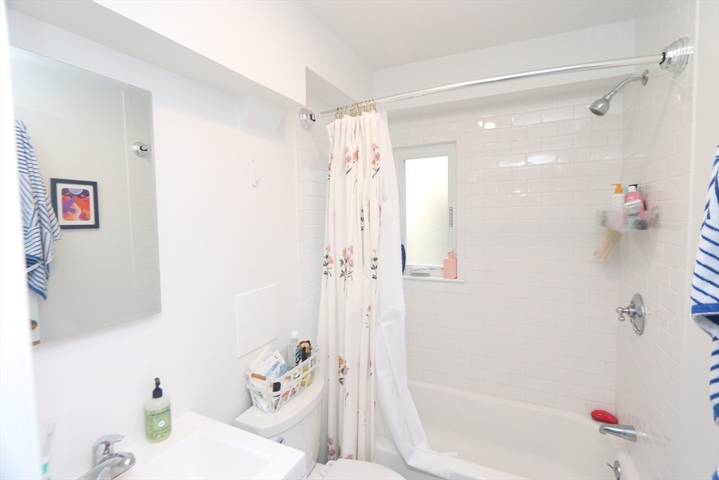 1 bed, 1 bath apartment for rent at 72 Cushing St Unit 72A, Strawberry Hill — photo 13 of 18