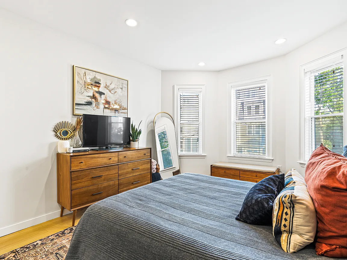 3 bed, 2 bath apartment for rent at 72 Dix St Unit 2, Dorchester — photo 10 of 25