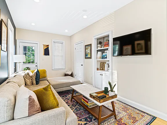 3 bed, 2 bath apartment for rent at 72 Dix St Unit 2, Dorchester — photo 2 of 25