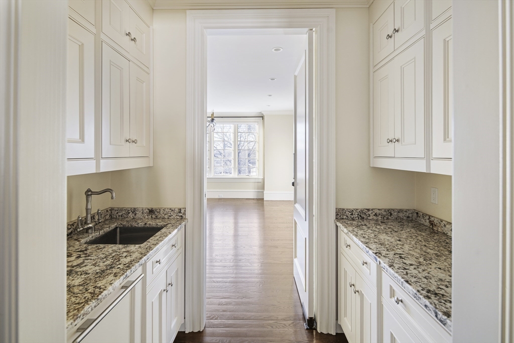 5 bed, 4+ bath apartment for rent at 72 Drumlin Rd, Newton — photo 9 of 42