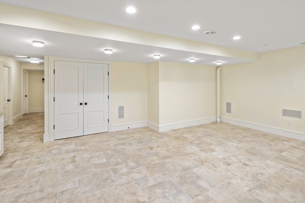 5 bed, 4+ bath apartment for rent at 72 Drumlin Rd, Newton — photo 34 of 42