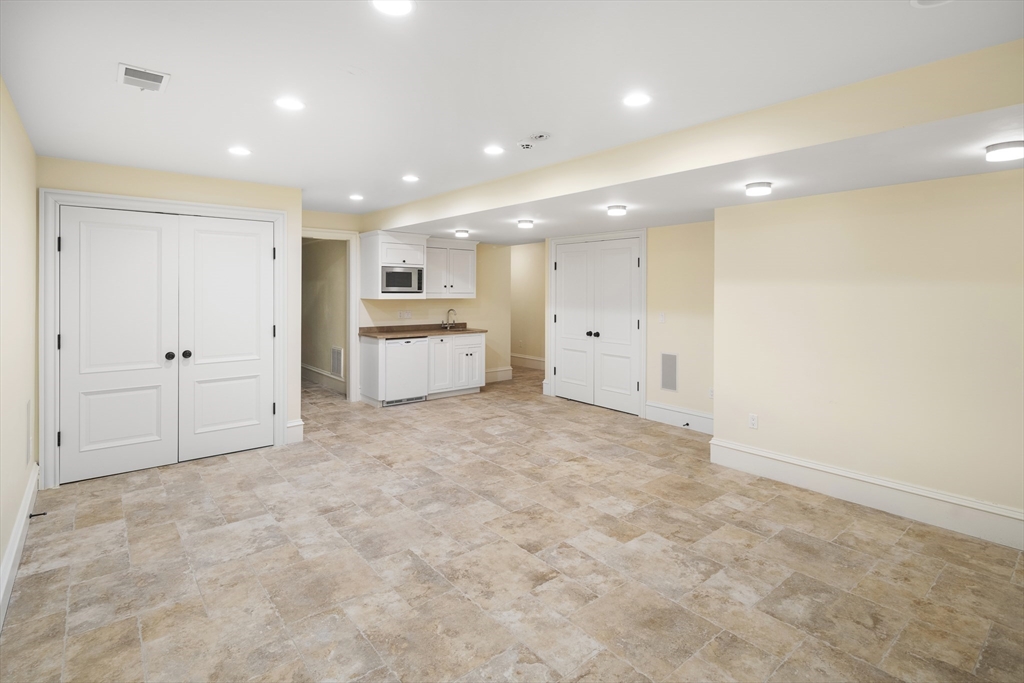 5 bed, 4+ bath apartment for rent at 72 Drumlin Rd, Newton — photo 35 of 42