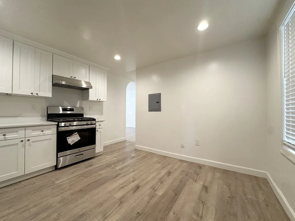 3 bed, 2 bath apartment for rent at 72 Easton St Unit 1, Allston — photo 3 of 16