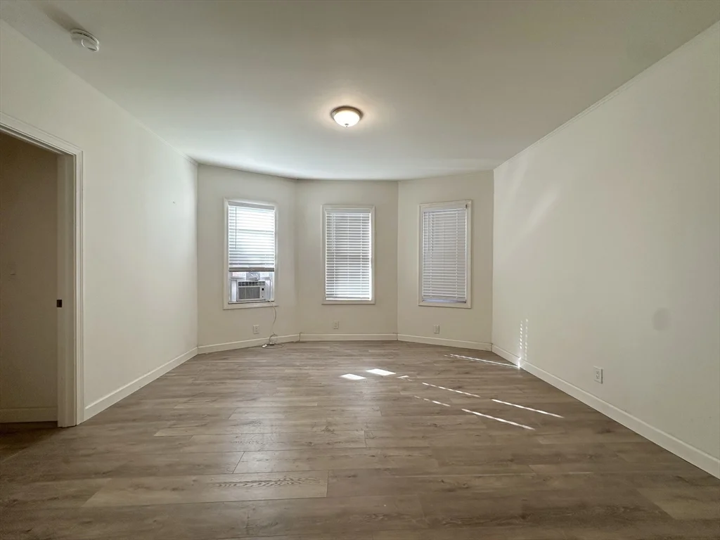 3 bed, 2 bath apartment for rent at 72 Easton St Unit 1, Allston — photo 5 of 16