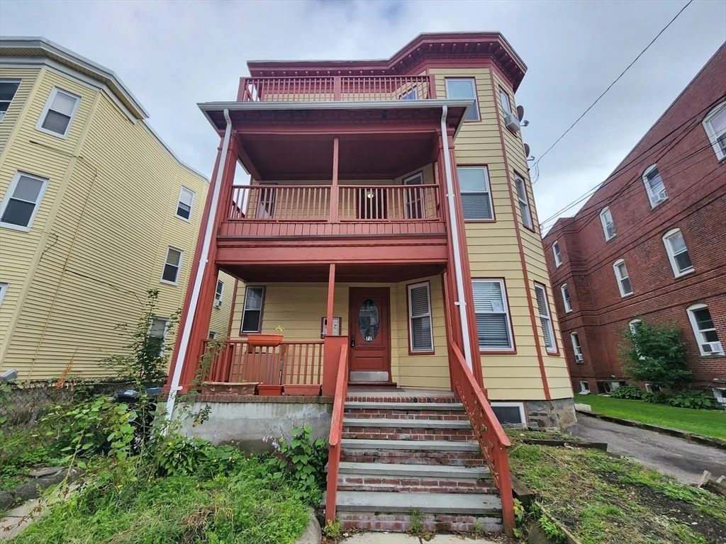 3 bed, 2 bath apartment for rent at 72 Easton St Unit 1, Allston — photo 13 of 16