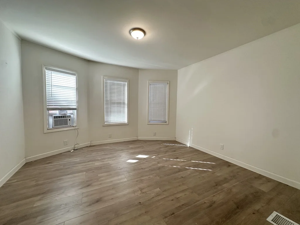 3 bed, 2 bath apartment for rent at 72 Easton St Unit 1, Allston — photo 4 of 16