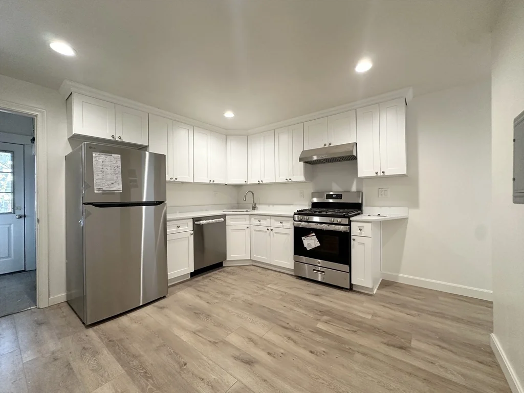 3 bed, 2 bath apartment for rent at 72 Easton St Unit 1, Allston — photo 2 of 16