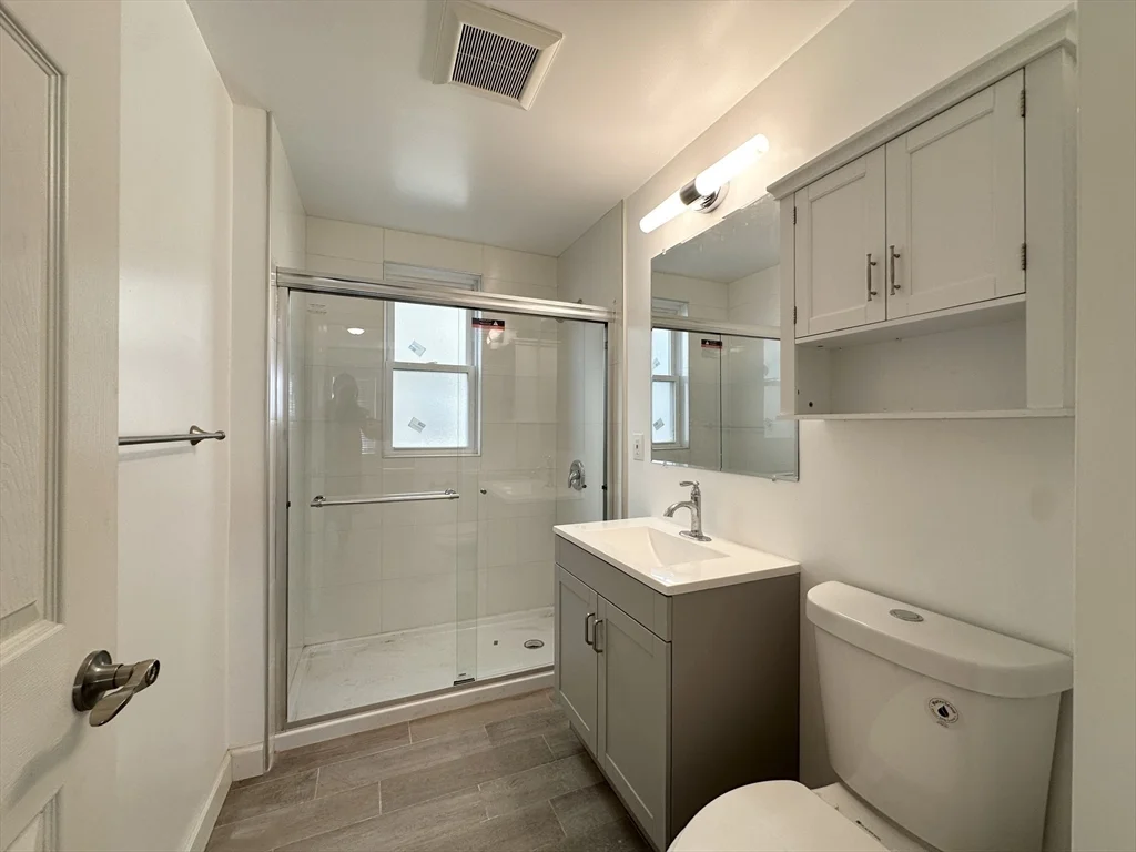 3 bed, 2 bath apartment for rent at 72 Easton St Unit 2, Allston — photo 2 of 8