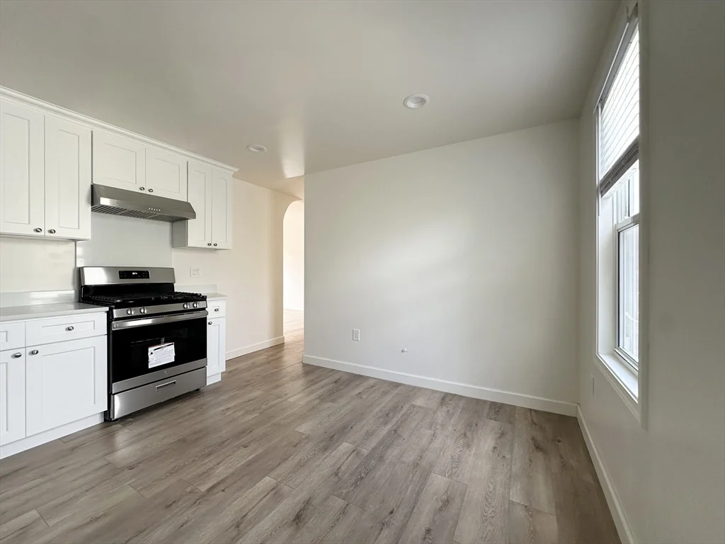 3 bed, 2 bath apartment for rent at 72 Easton St Unit 2, Allston — photo 4 of 8