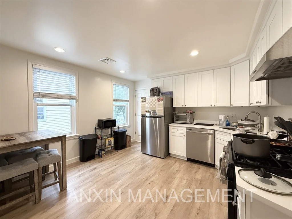 3 bed, 2 bath apartment for rent at 72 Easton St Unit 2, Allston