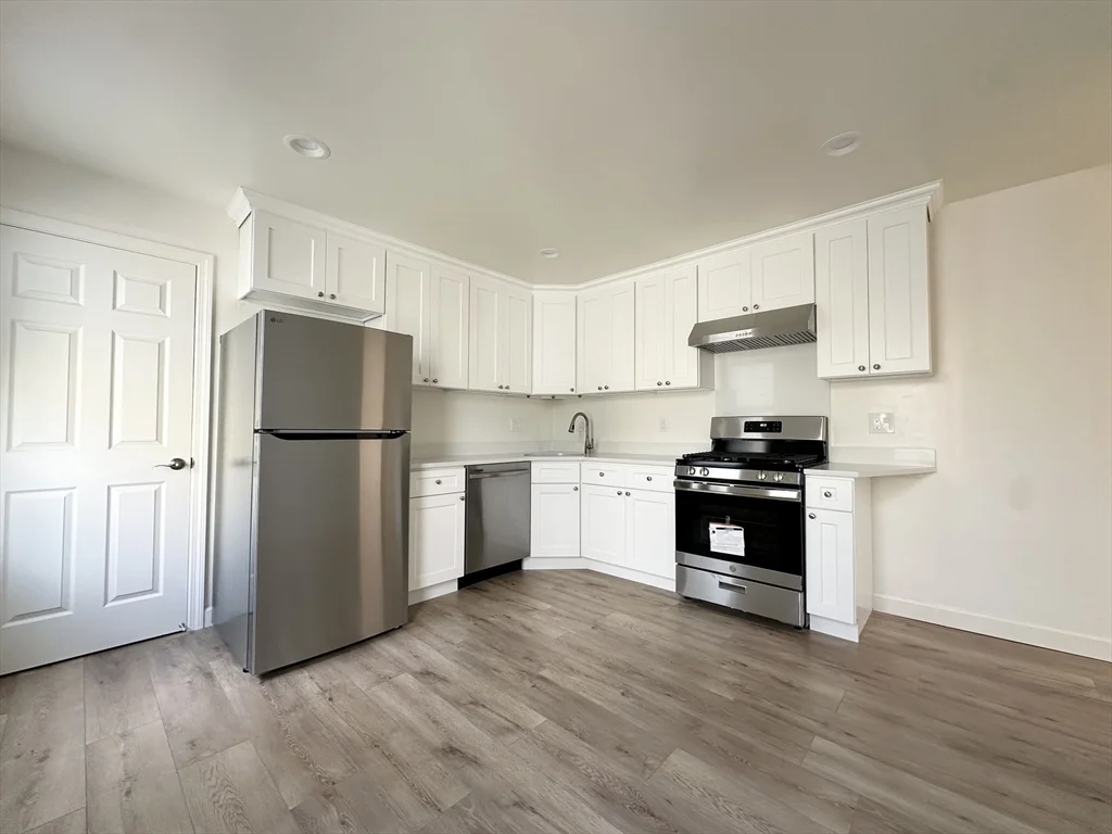 3 bed, 2 bath apartment for rent at 72 Easton St Unit 2, Allston — photo 3 of 8