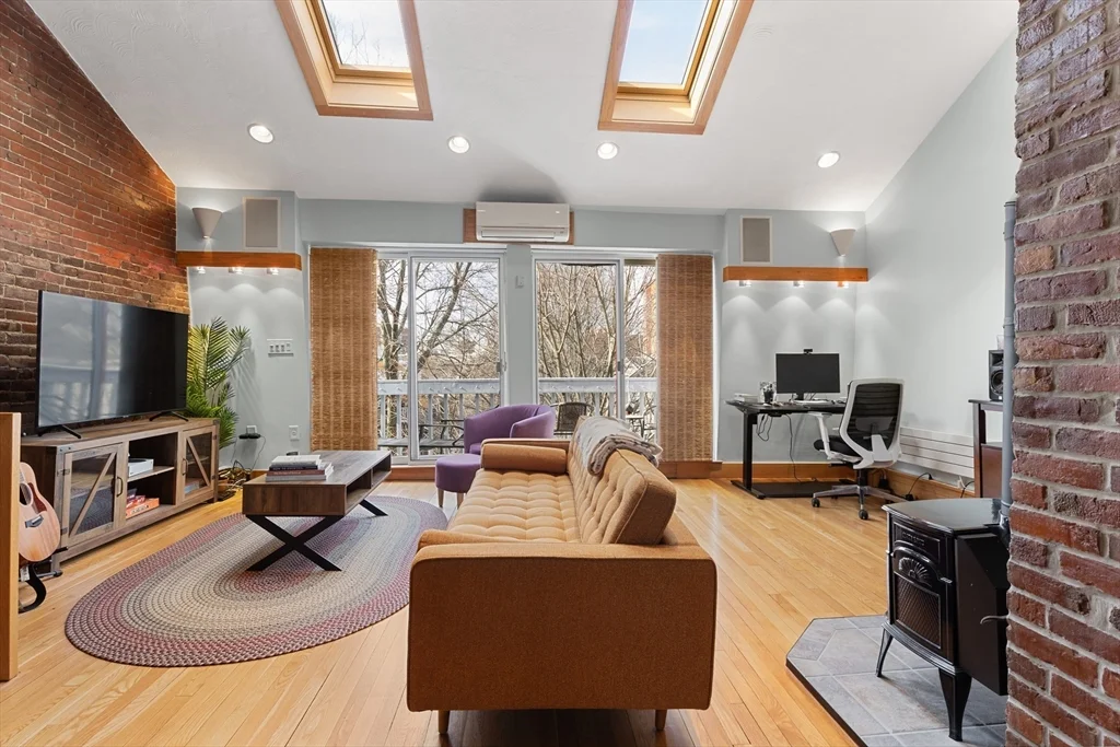 2 bed, 2 bath apartment for rent at 72 Fairmont St Unit 1, Cambridgeport — photo 3 of 22