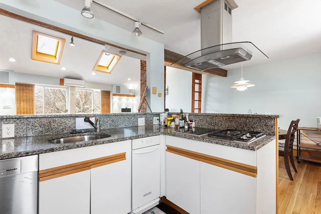 2 bed, 2 bath apartment for rent at 72 Fairmont St Unit 1, Cambridgeport — photo 9 of 22