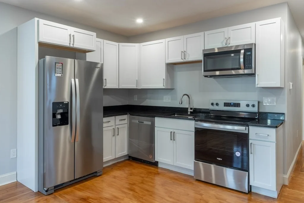 3 bed, 1 bath apartment for rent at 72 Florence St Unit 1, Worcester — photo 10 of 22