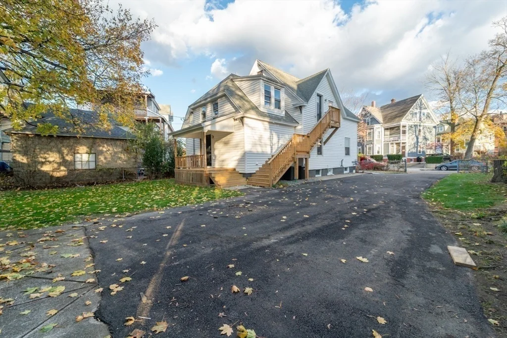 3 bed, 1 bath apartment for rent at 72 Florence St Unit 1, Worcester — photo 6 of 22