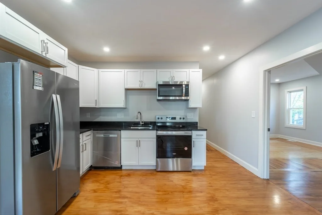 3 bed, 1 bath apartment for rent at 72 Florence St Unit 1, Worcester — photo 11 of 22