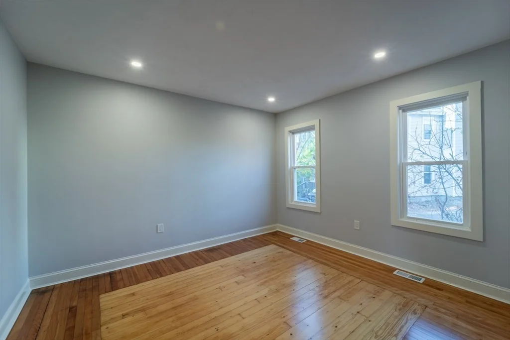 3 bed, 1 bath apartment for rent at 72 Florence St Unit 1, Worcester — photo 17 of 22