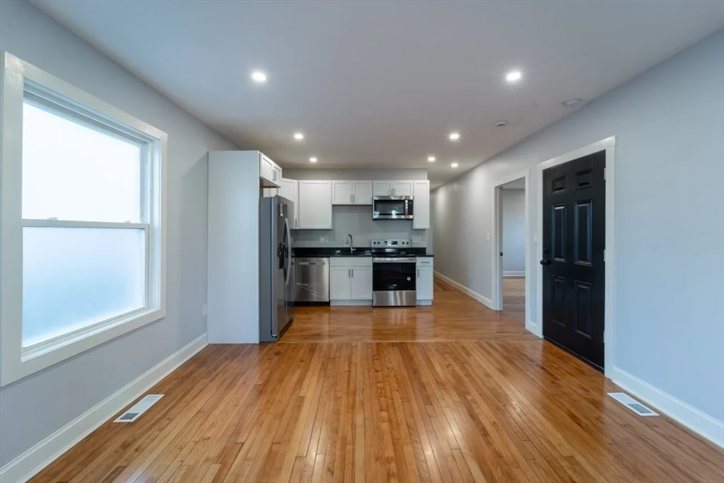 3 bed, 1 bath apartment for rent at 72 Florence St Unit 1, Worcester — photo 9 of 22