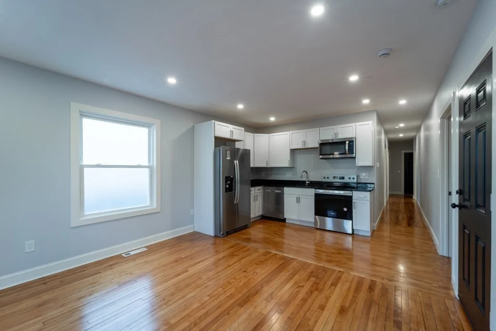 3 bed, 1 bath apartment for rent at 72 Florence St Unit 1, Worcester — photo 8 of 22