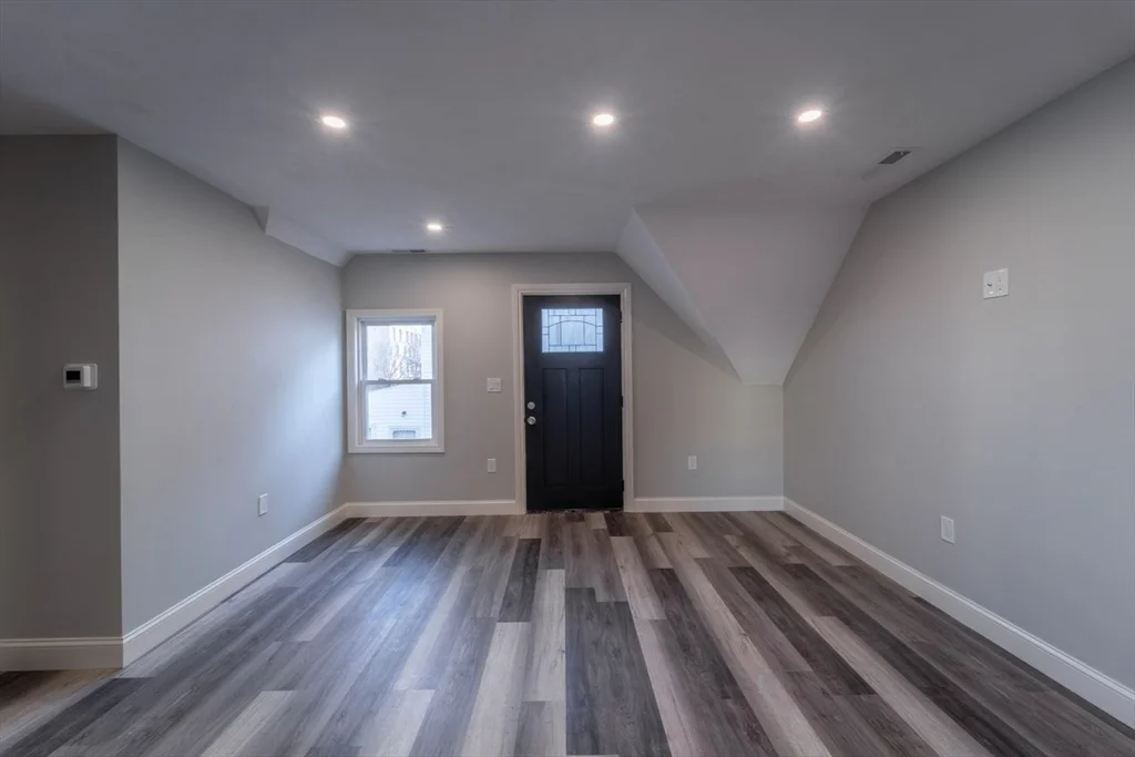 3 bed, 1 bath apartment for rent at 72 Florence St Unit 2, Worcester — photo 9 of 13