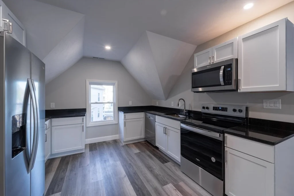 3 bed, 1 bath apartment for rent at 72 Florence St Unit 2, Worcester — photo 8 of 13