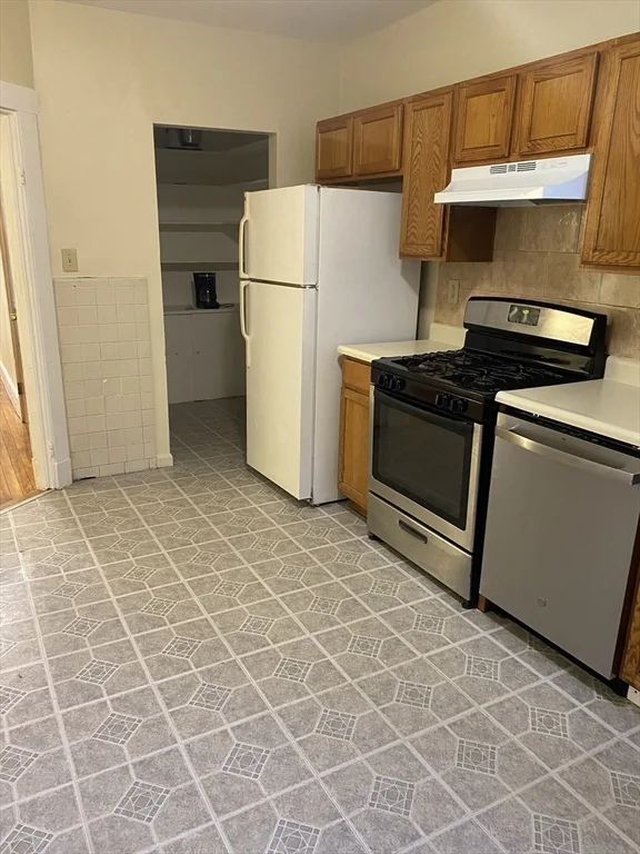 2 bed, 1 bath apartment for rent at 72 Florida St Unit 1, Dorchester — photo 2 of 9