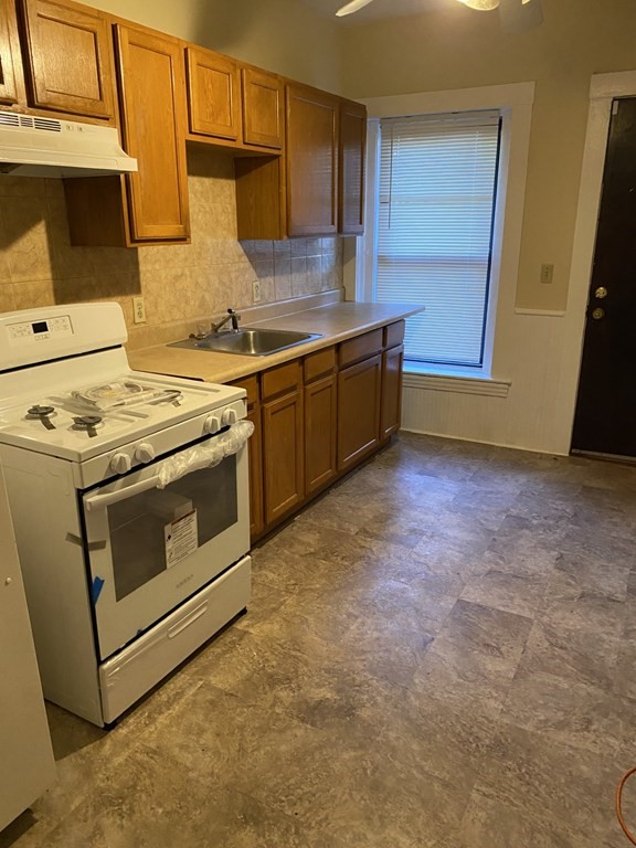 3 bed, 1 bath apartment for rent at 72 Florida St Unit 2, Dorchester — photo 2 of 5