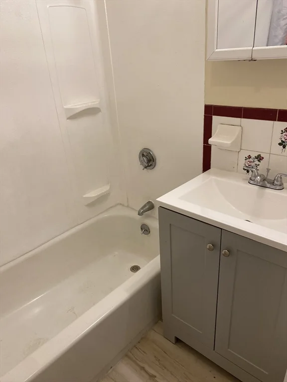 3 bed, 1 bath apartment for rent at 72 Florida St Unit 3, Dorchester — photo 4 of 9