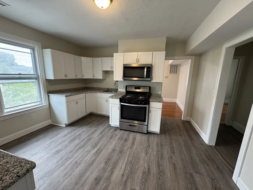 2 bed, 1 bath apartment for rent at 72 Forest Unit 2, Attleboro — photo 5 of 10